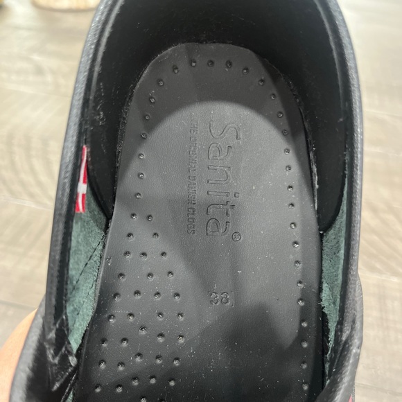 SANITA STRIPED PINK AND BLACK CANCER RIBBON NURSE SHOES CLOGS - Picture 7 of 8